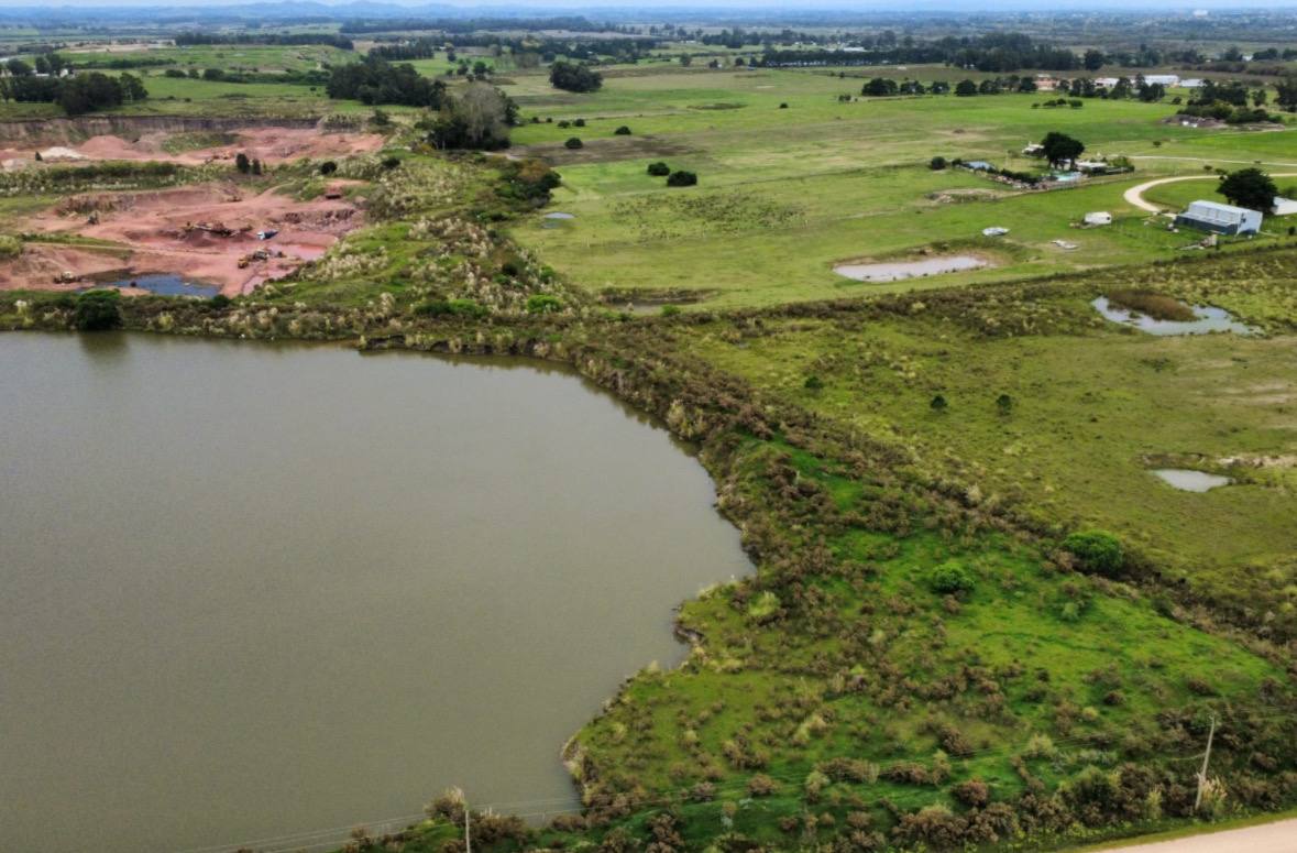 Estudio hidráulico de predio con cañada para definir zona inundable y riesgo de escurrimiento pluvial.